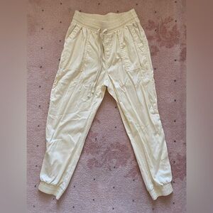 A New Day Women’s High Rise Joggers Pants in Beige Cream Medium M